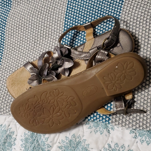 Metallic flat sandals - Picture 4 of 6